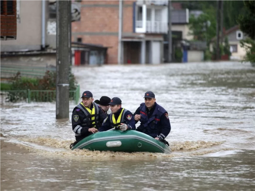 Varovne_systemy_Povodne_clun